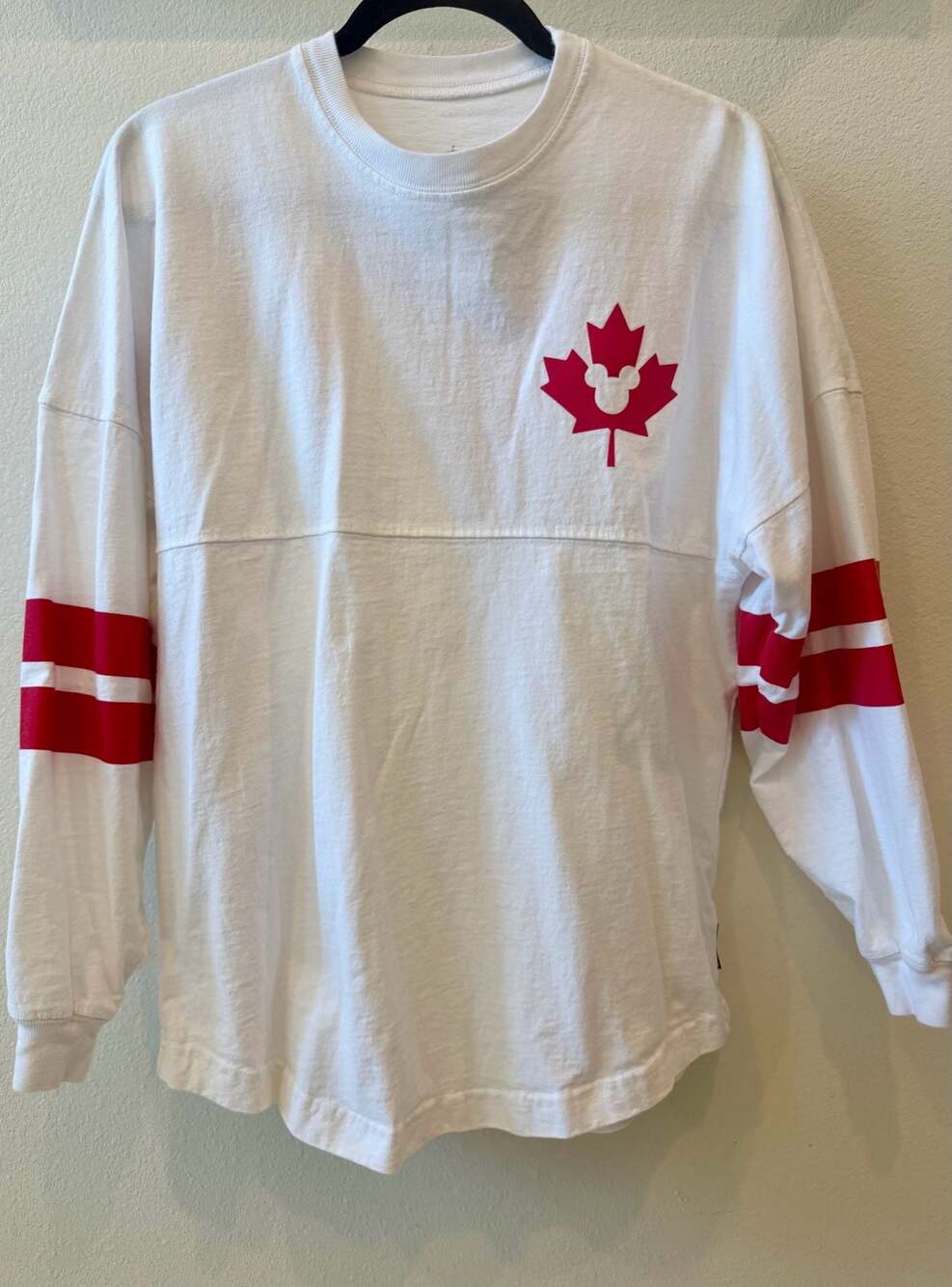 Rare! Disney Spirit Jersey Epcot Showcase Canada Maple Leaf Size XS freebies